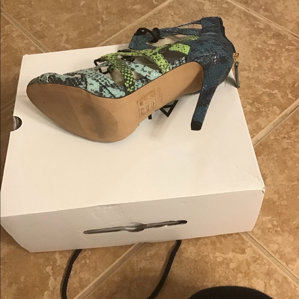 Shoes - Picture 3 of 4